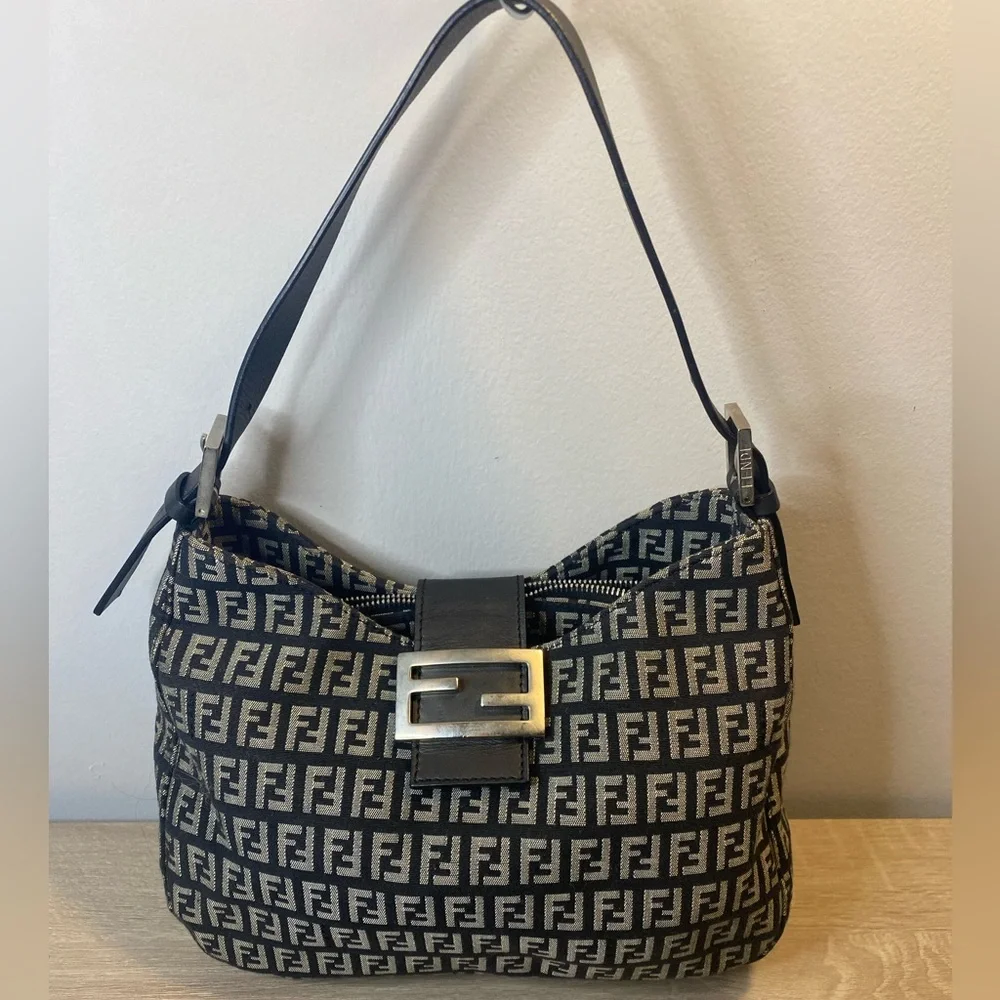 FENDI MONOGRAM BAGUETTE CLOTH HANDBAG 💯Authentic! - Picture 2 of 8